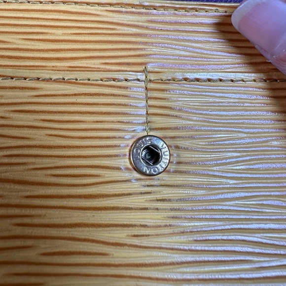 Louis Vuitton epi leather Sarah Portefeuille long wallet - Picture 6 of 13